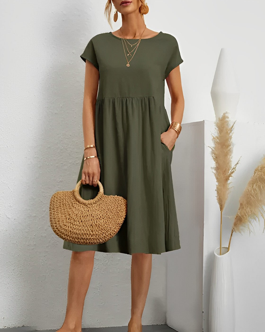 Women's Midi Dress - Loose Fit - Short Sleeves - Round Neck - With Practical Pockets
