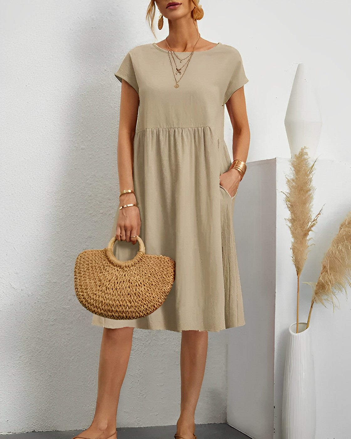 Women's Midi Dress - Loose Fit - Short Sleeves - Round Neck - With Practical Pockets