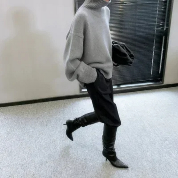 Women's Turtleneck Sweater – Knitted – Loose Fit – Soft and Warm