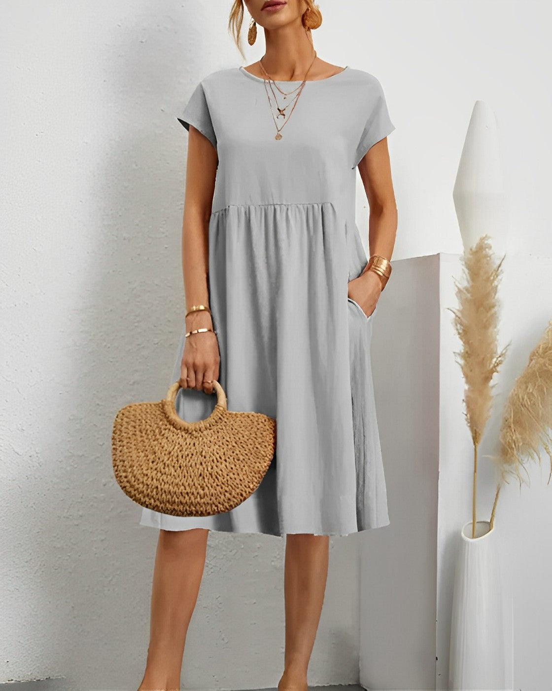 Women's Midi Dress - Loose Fit - Short Sleeves - Round Neck - With Practical Pockets