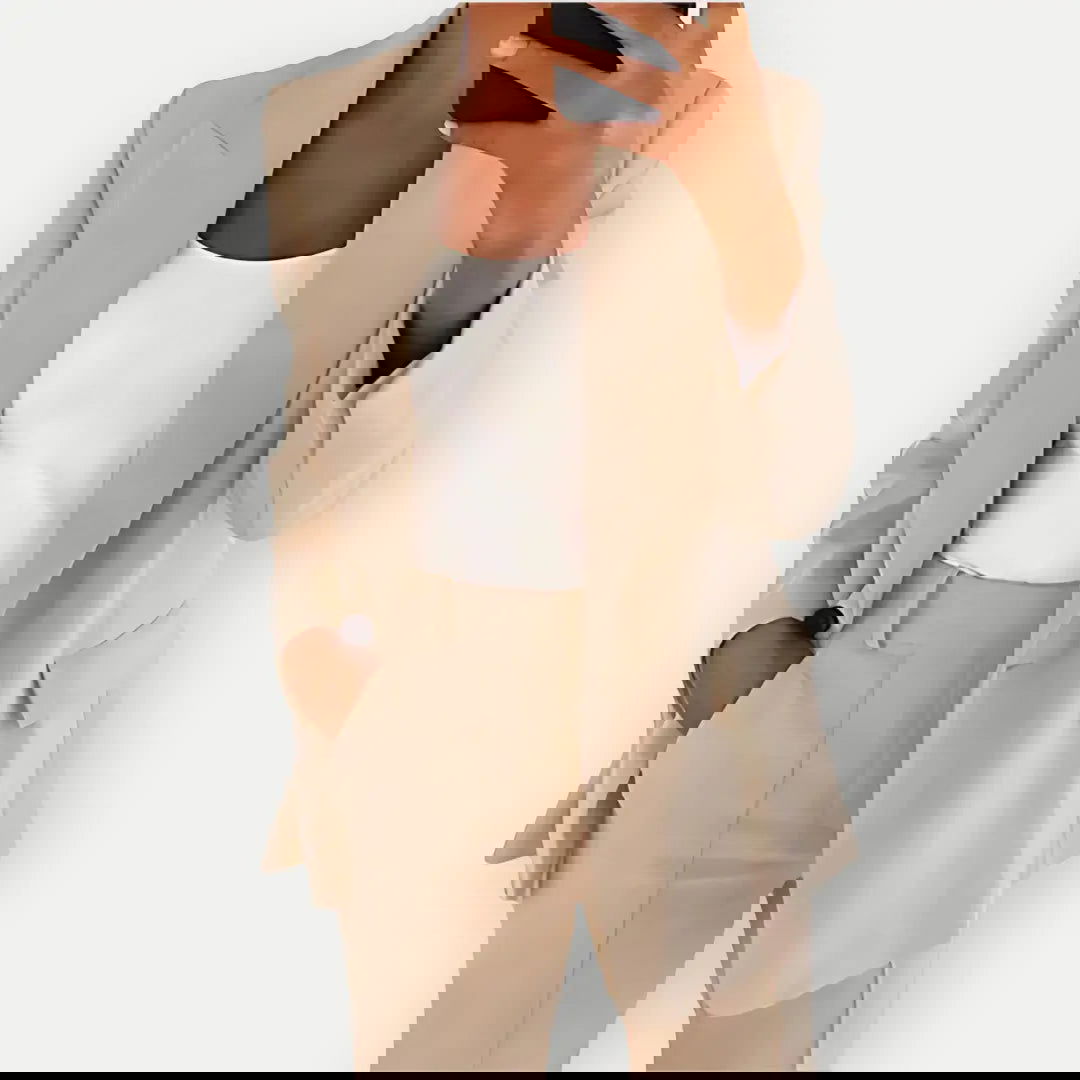 Elegant blazer and trouser set for women