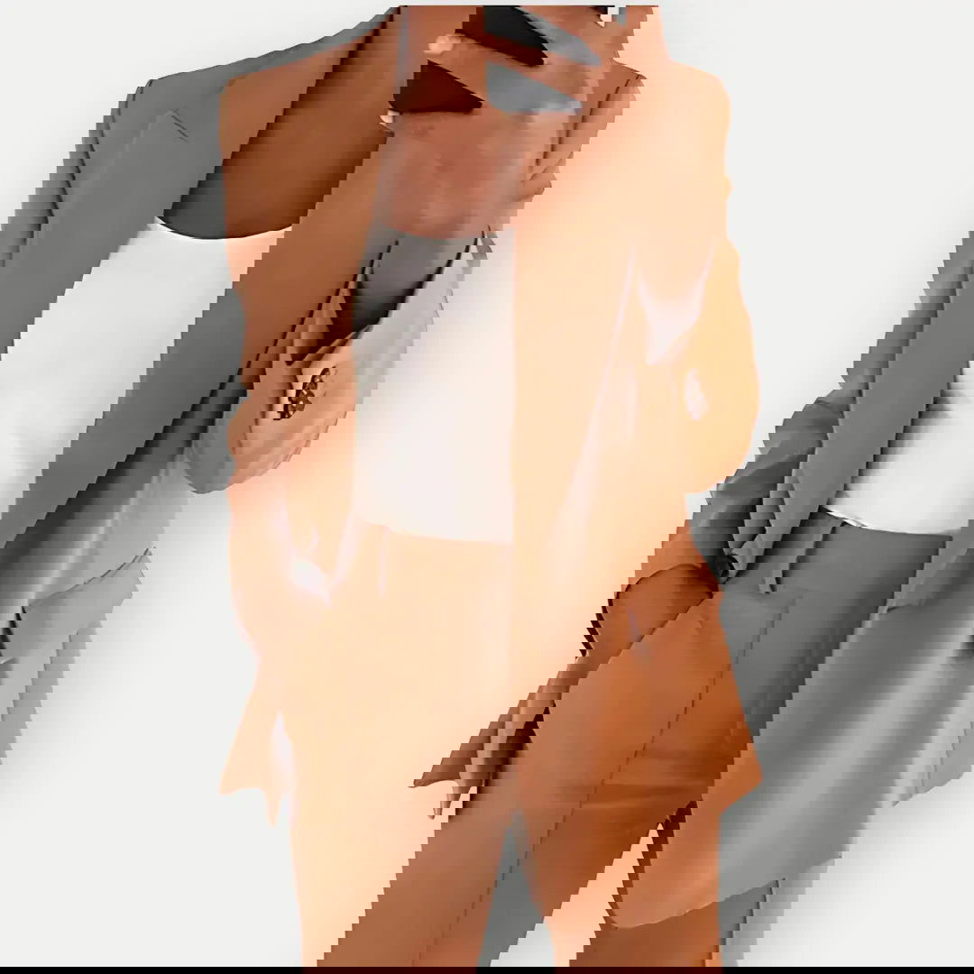 Elegant blazer and trouser set for women