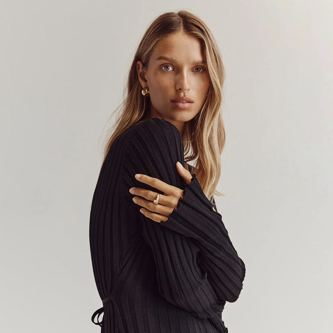 Women's Knitted Maxi Dress - V-neck - Long-sleeved - Fitted Ribbed Design