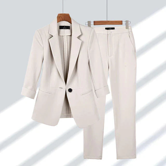 Blazer with one button and trouser set for women