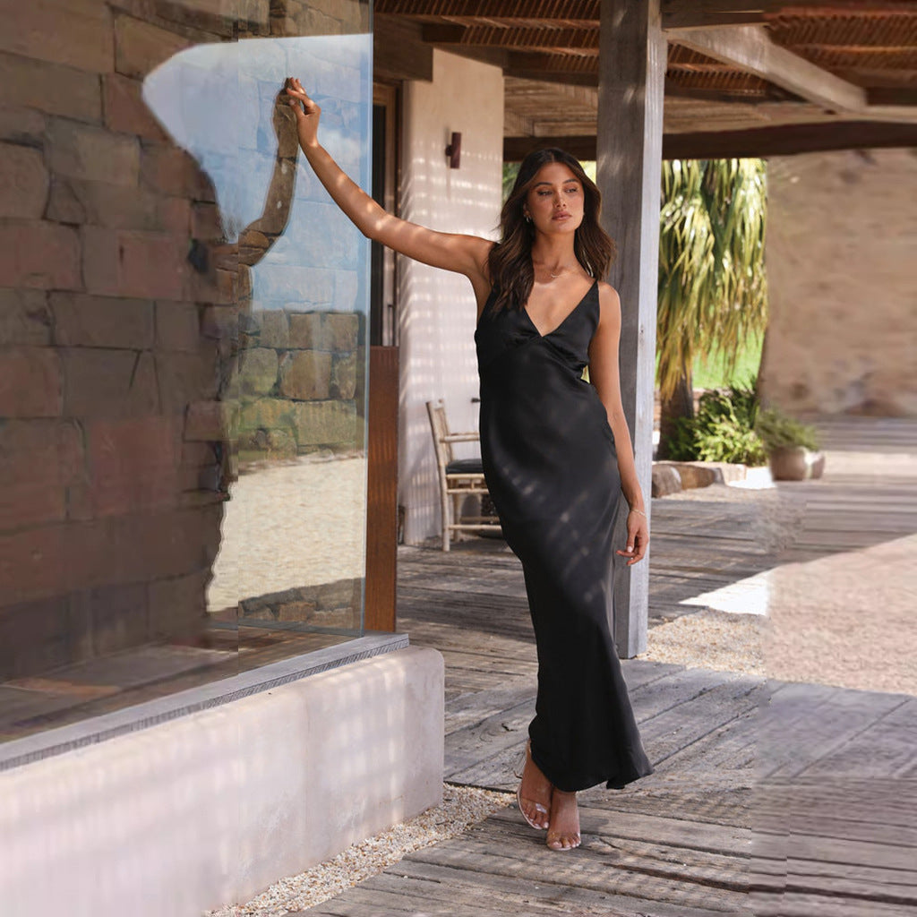 Dress for Women – Evening Dress in Satin – Slim Fit – V-Neck – Sleeveless – Backless