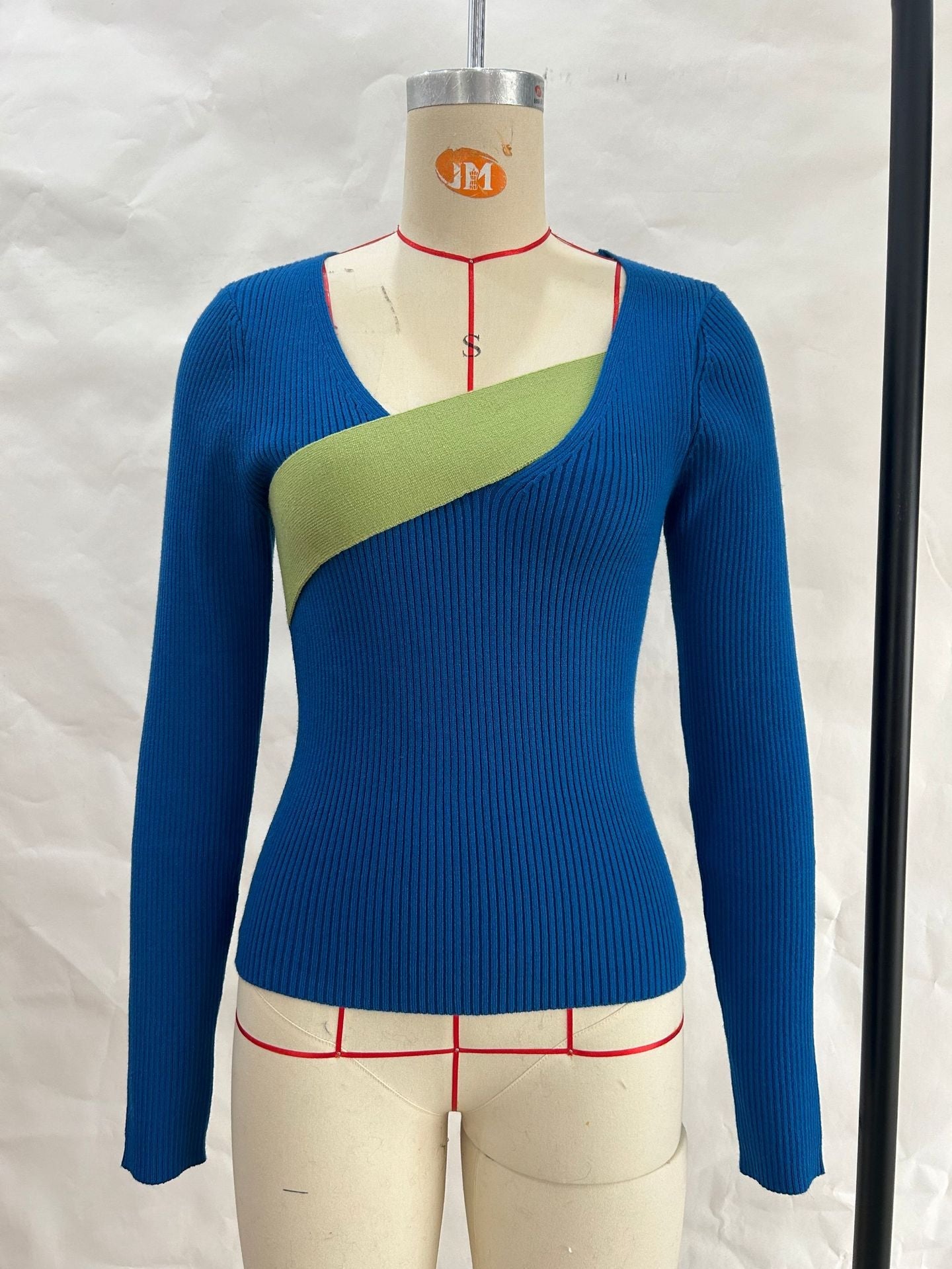 Women's Knit Sweater – Ribbed – Slim Fit – Asymmetric Neck – Long Sleeves