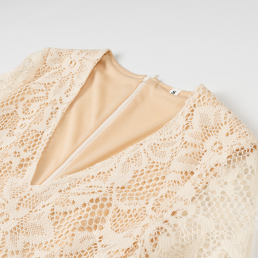 Women's dress in lace – Slim fit – Deep V-neckline – Long sleeves – Party dress