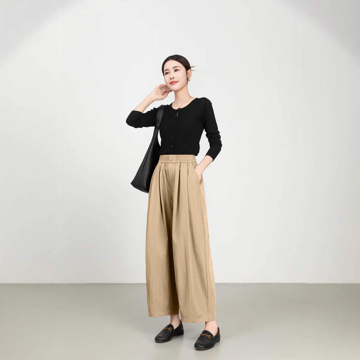 Women's trousers with wide legs – High waist – Elastic waist – Light twill – Relaxed fit