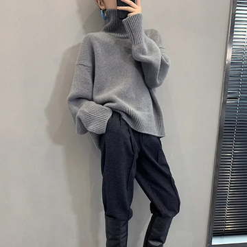 Dame Rullekrave Sweater – Strikket – Løs Pasform – Blød og Varm