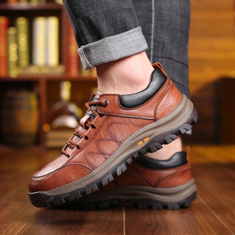 Leather Lugged Sole Low-Top Lace-Up Shoes