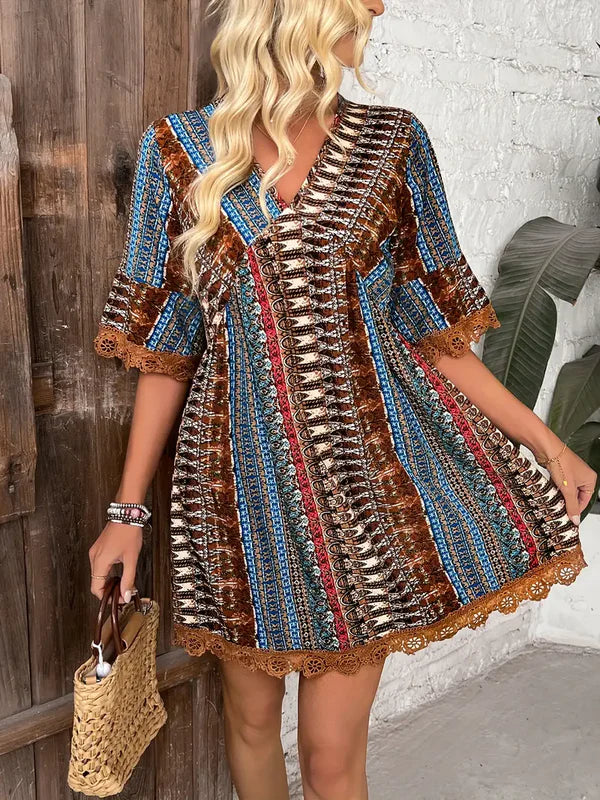 Dame Mini Kjole - Boheme Stil - V-hals - Blonder & Stribet Mønster - Løs Pasform
