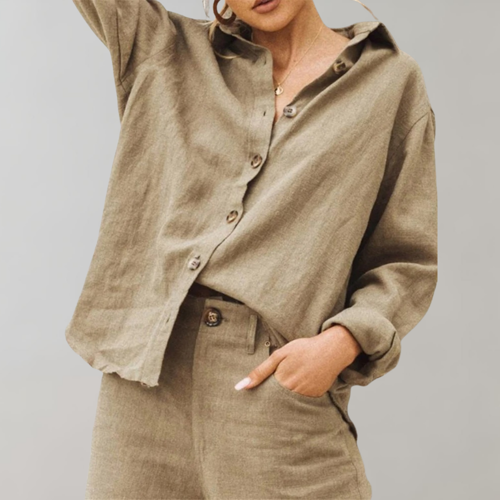 Women's Shirt - Relaxed Fit - Lightweight Fabric - Long Sleeve Button Closure