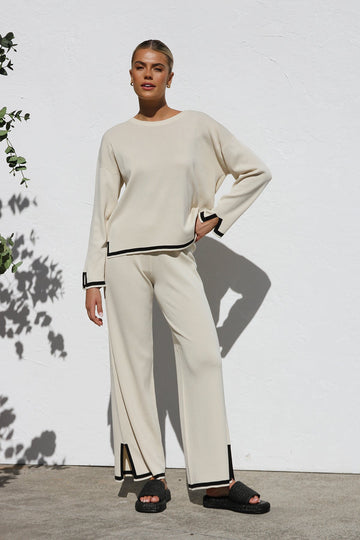 Dame Loungewear Sæt – Blød Strik – Afslappet Pasform – Langærmet Top & Lige Bukser