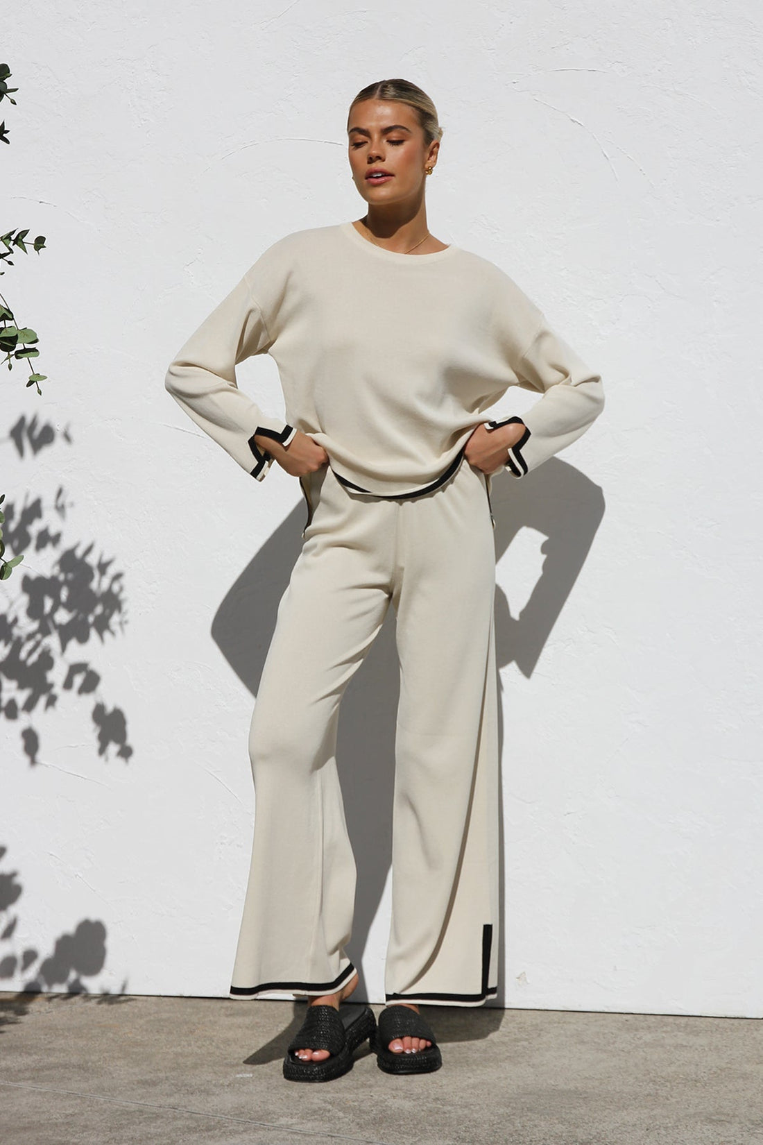 Dame Loungewear Sæt – Blød Strik – Afslappet Pasform – Langærmet Top & Lige Bukser