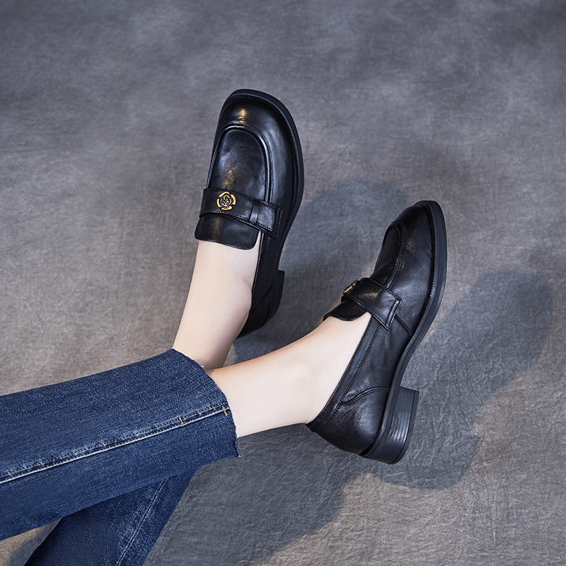 Women's Loafers – Leather – Narrow Fit – Low Heel – Moc Toe – Camellia Detail