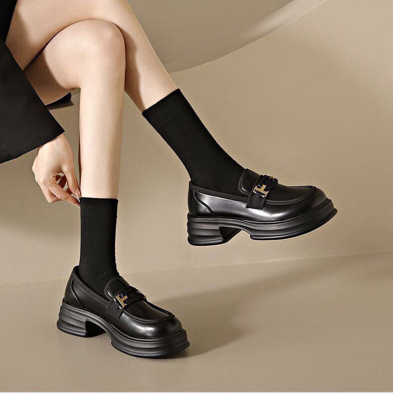 Damesko Loafers – Chunky Sål – Slip-On – Læderlook – Metalrem Detalje