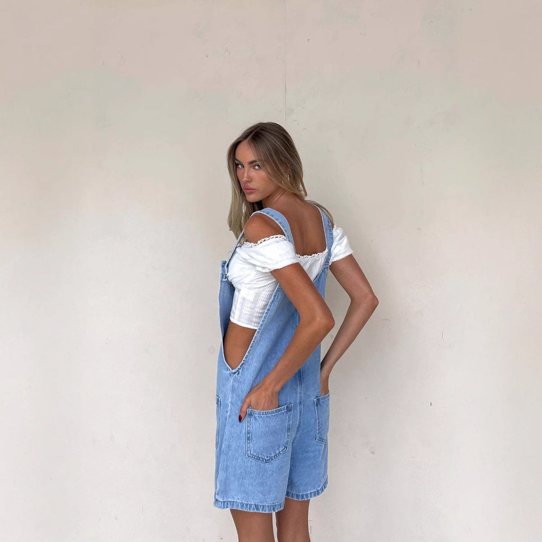 Dame Denim Dungaree Shorts – Løs Pasform – Justerbare Stropper – Knaplukning – Casual