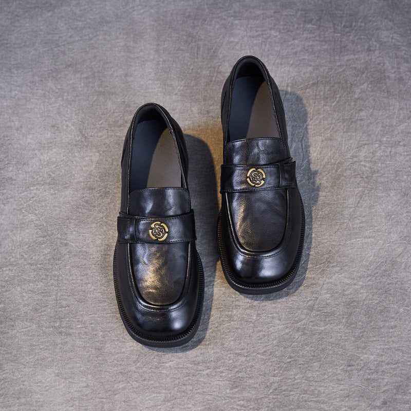 Women's Loafers – Leather – Narrow Fit – Low Heel – Moc Toe – Camellia Detail