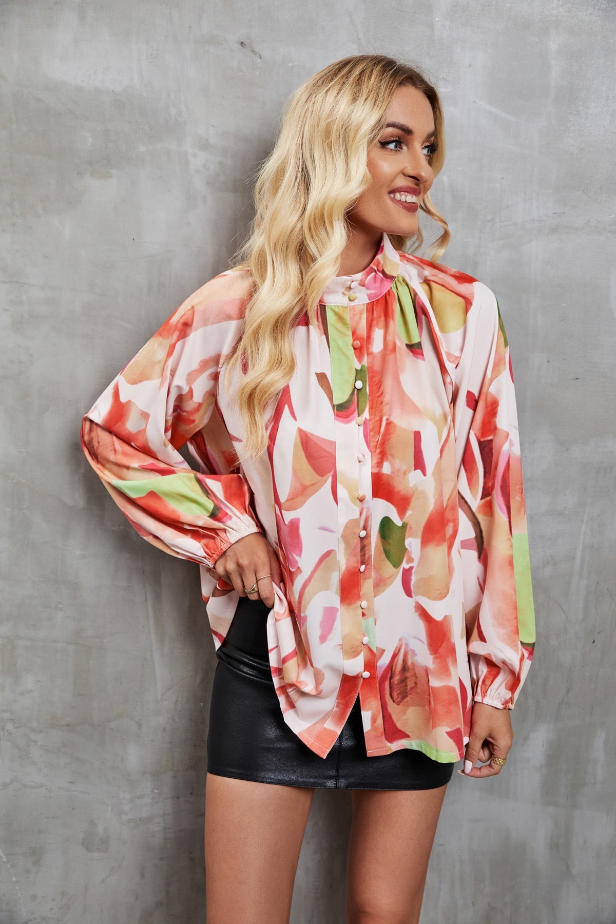 Women's Blouse – Relaxed Fit – Long-Sleeved – Artistic Print – Lightweight and Breathable