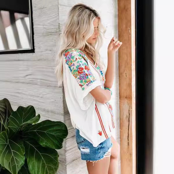 Women's T-shirt with V-neck – Relaxed Fit – Embroidered Cotton Blend – Short Sleeves