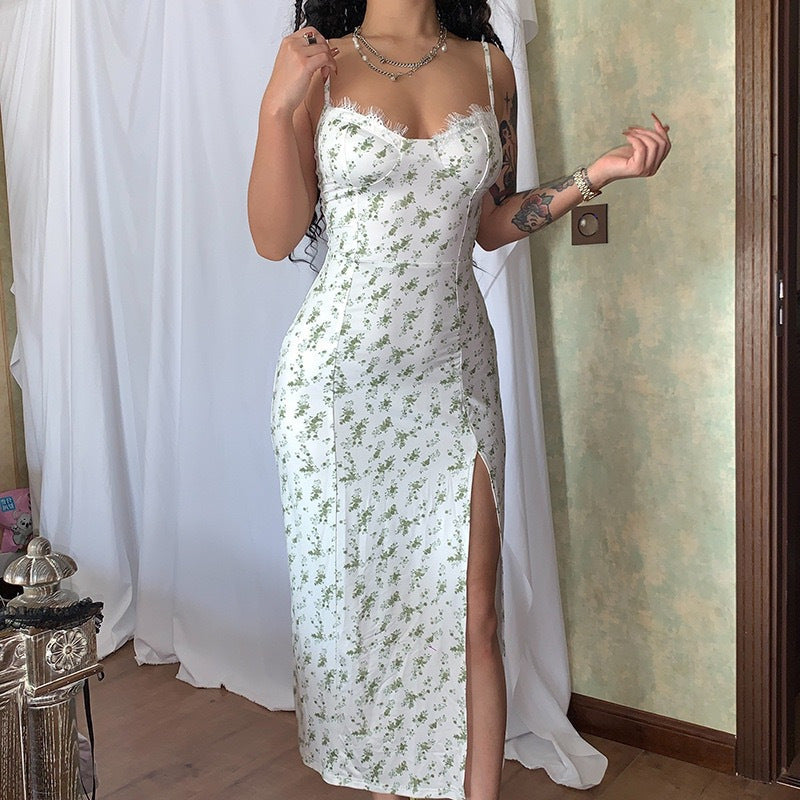 Women's Midi Dress – Tailored Fit – Floral Print – Sweetheart Neckline – Slit – Straps