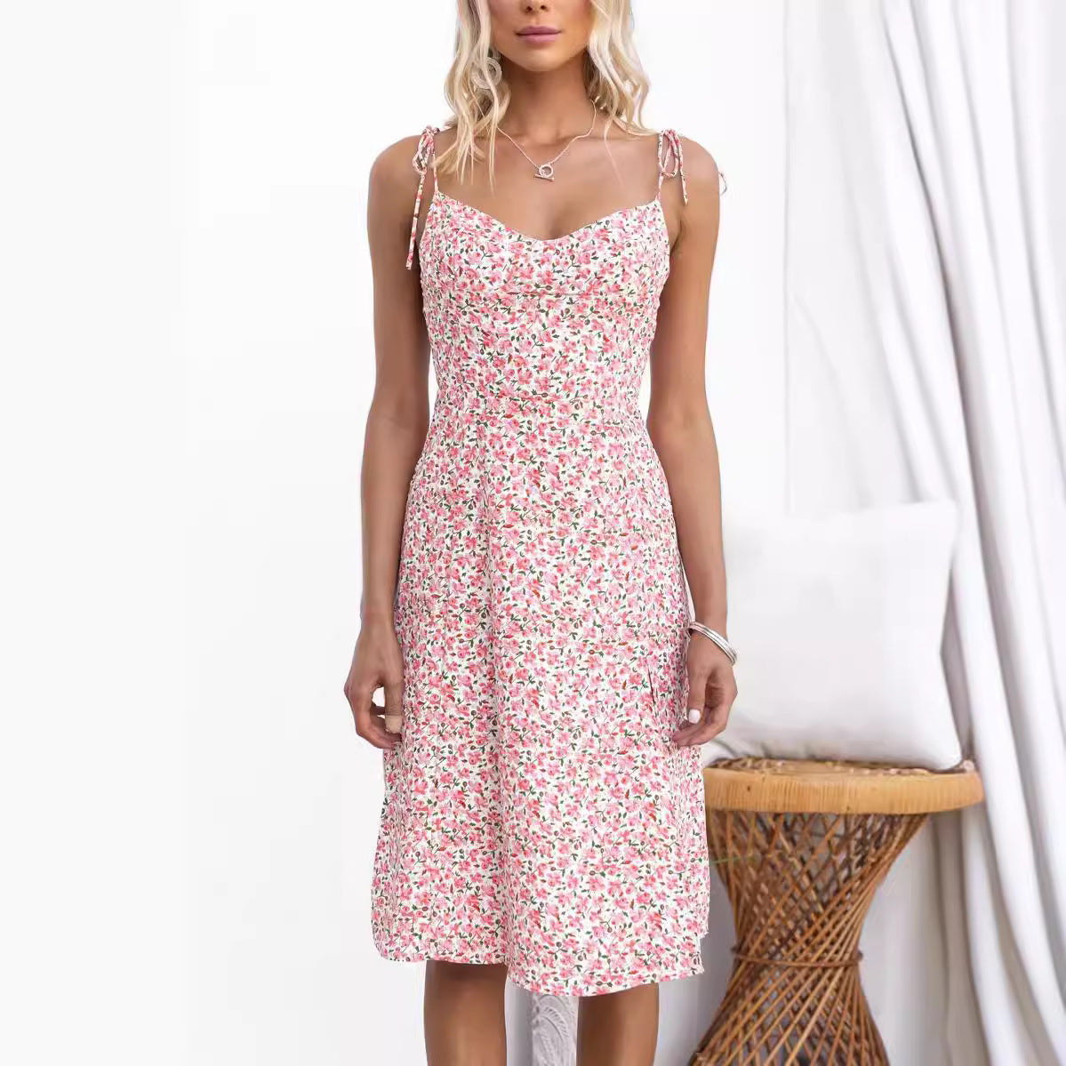 Dress for women – Midi – Slim fit – V-neckline – Spaghetti straps – Floral print – Slit