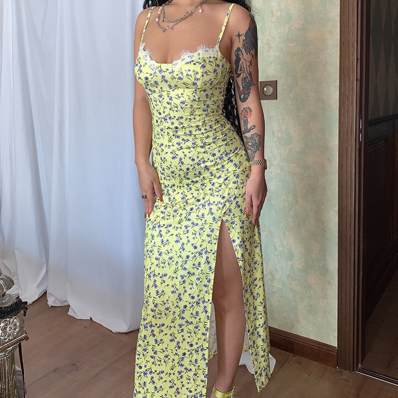 Women's Midi Dress – Tailored Fit – Floral Print – Sweetheart Neckline – Slit – Straps