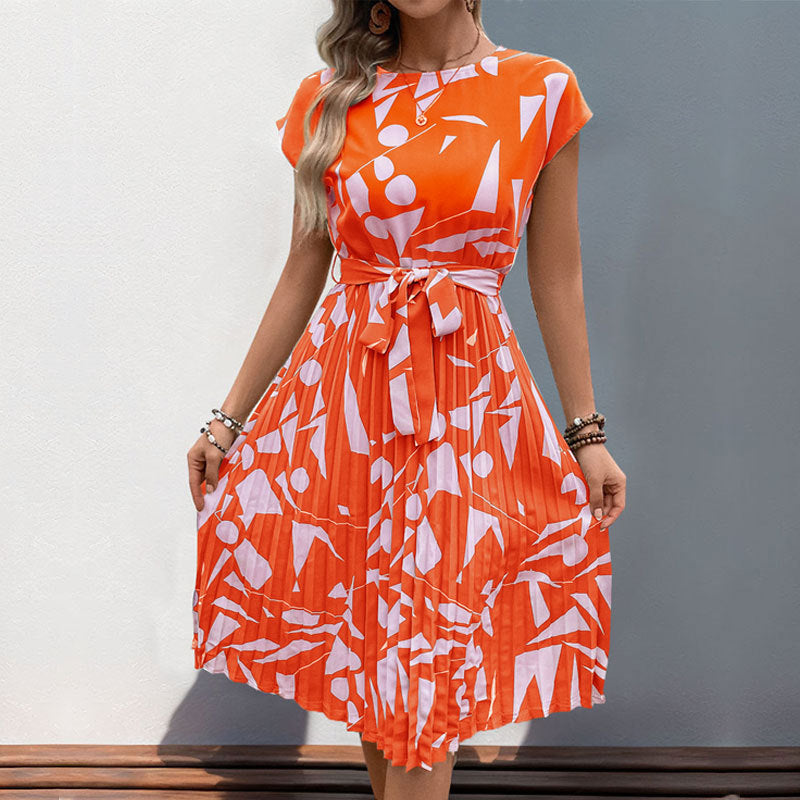 Dame Midikjole – Plisseret Fit and Flare – Geometrisk Print – Bælte – Korte Ærmer