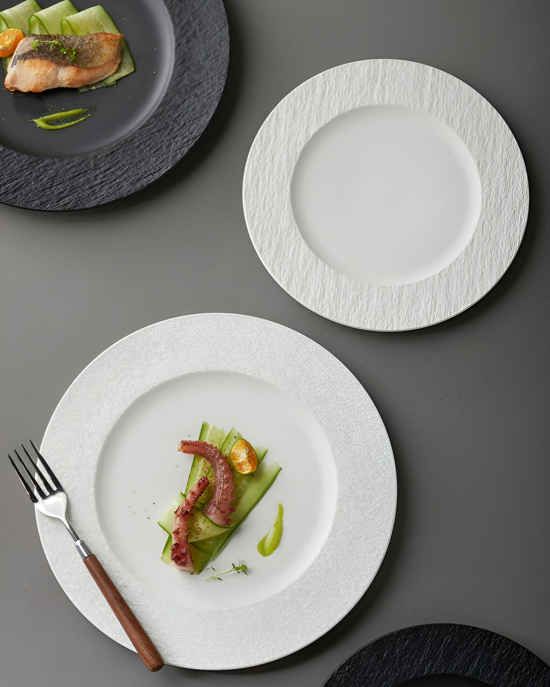 Stone-Pressed Ceramic Wide Textured Rim Dinner Plate