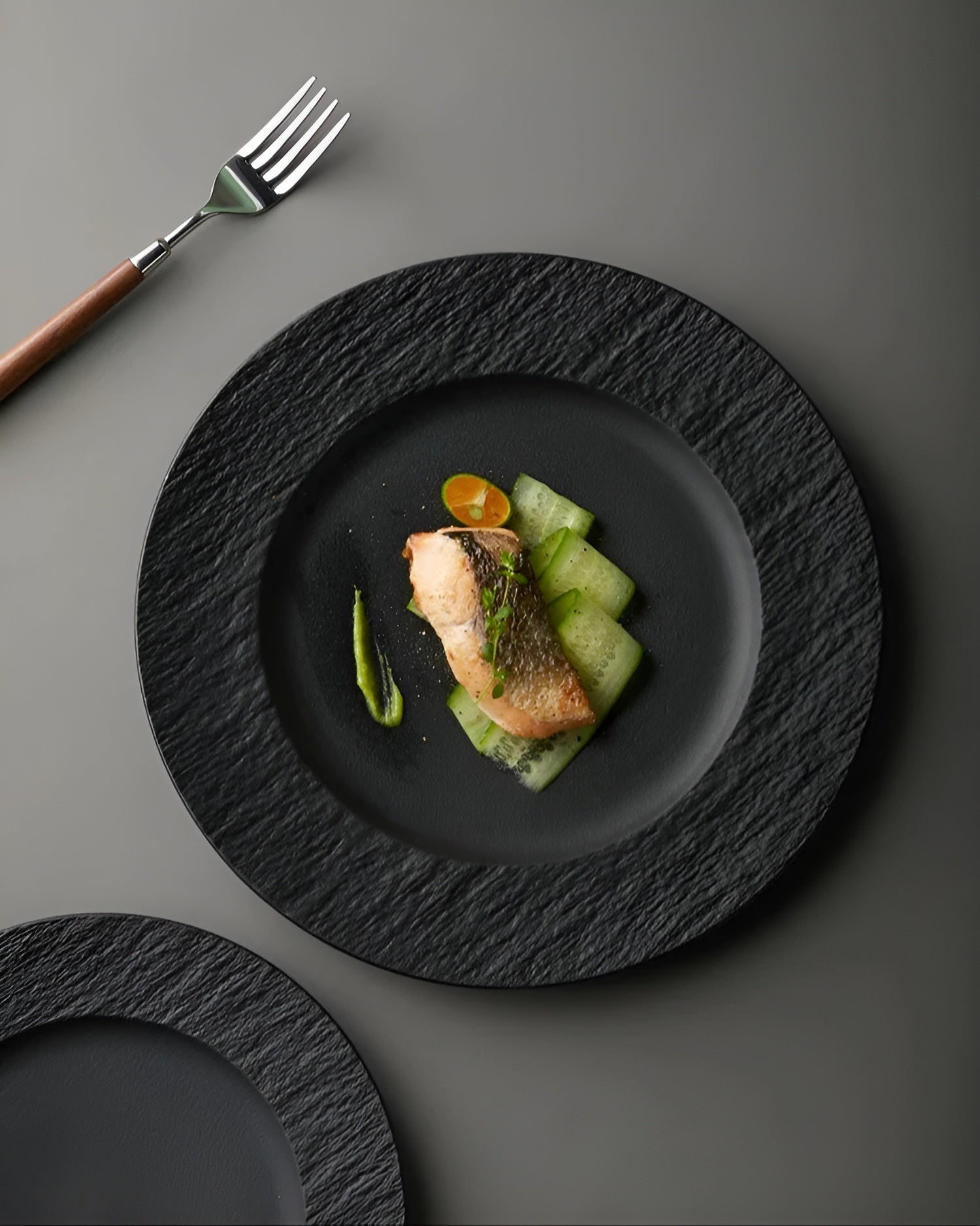 Stone-Pressed Ceramic Wide Textured Rim Dinner Plate