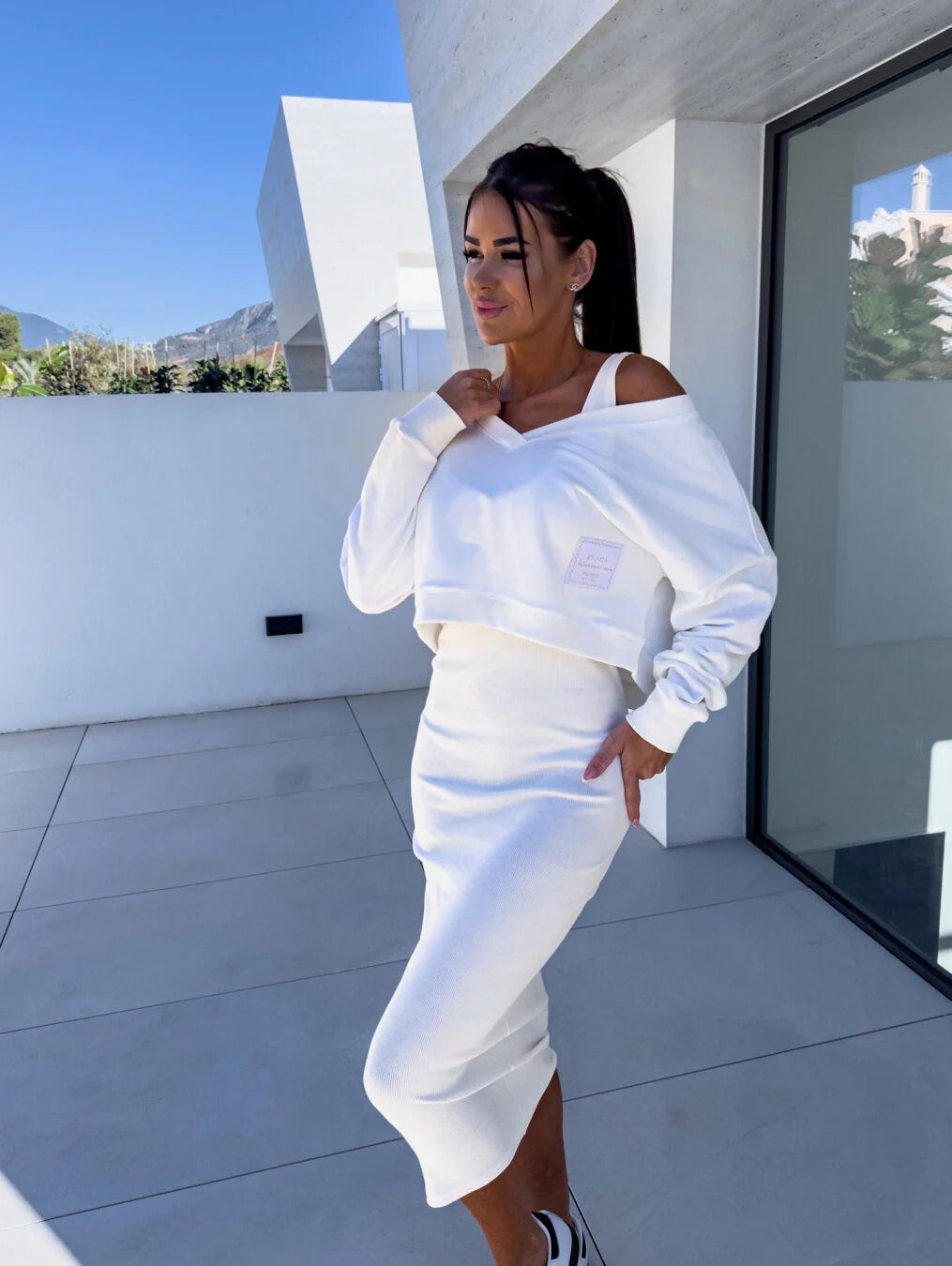 Women's Set - Long-Sleeved V-Neck Crop Top - High-Waisted Bodycon Midi Skirt - Stretchable