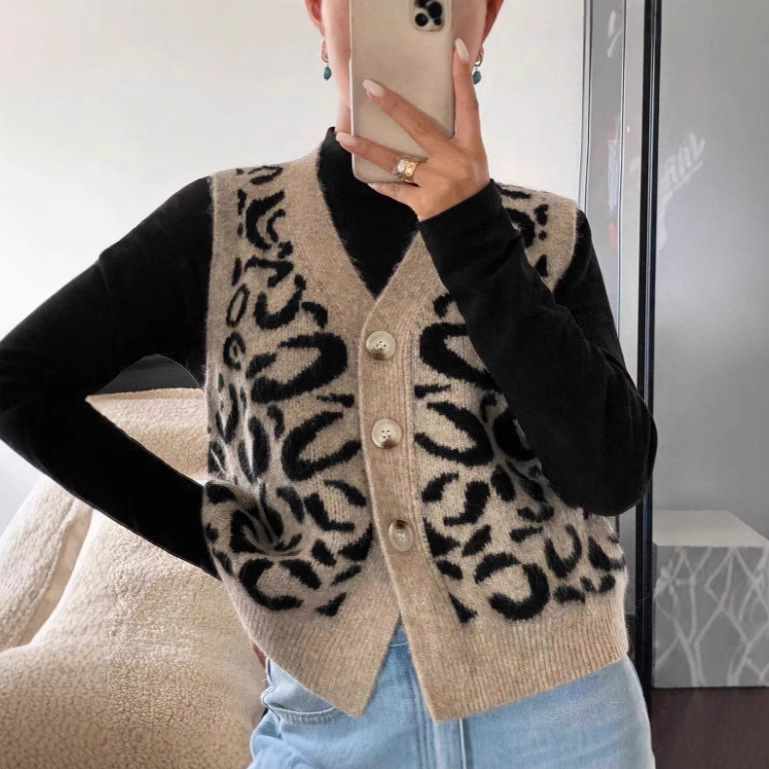 Bold Pattern Sleeveless Wool Knit Cardigan Sweater