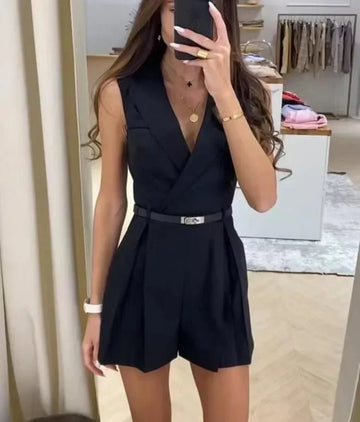 Dame Playsuit – Ærmeløs – V-Hals – Tailored Fit – Bælte – Plisserede Shorts