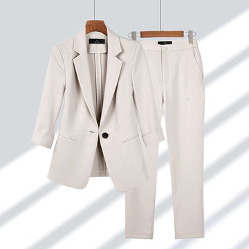 Dame Jakkesæt – Skræddersyet Blazer og Bukser – Slank Pasform – Formelt Look