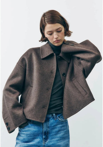 Dame Jakke – Uldblanding – Oversized Pasform – Klassisk Krave – Lange Ærmer