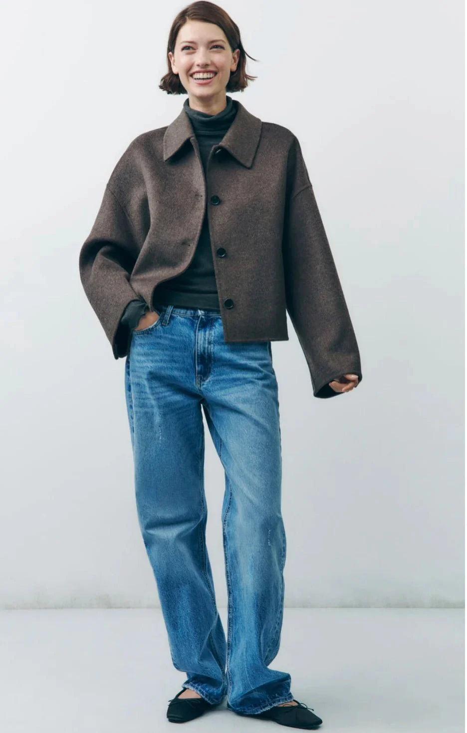 Dame Jakke – Uldblanding – Oversized Pasform – Klassisk Krave – Lange Ærmer